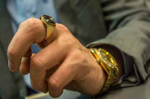 Miserables millonarios